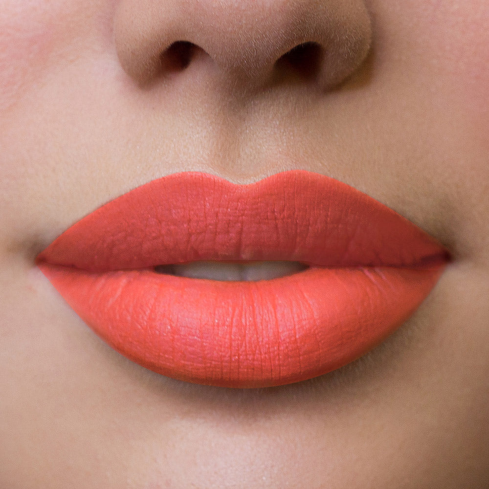 Vogue Resist Dreamy Lipstick Liquid: Pigmented, Creamy Texture, Lightweight, Vitamin E & Jojoba Oil (3Ml)